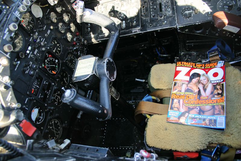 canberra%20pr9%20cockpit_01.jpg