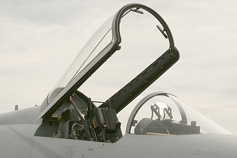 jf-17%20seat_01.jpg