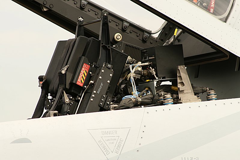 jf-17%20seat_02.jpg
