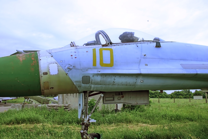 su-27%20t10-10%20lugansk%20radome%2001.j