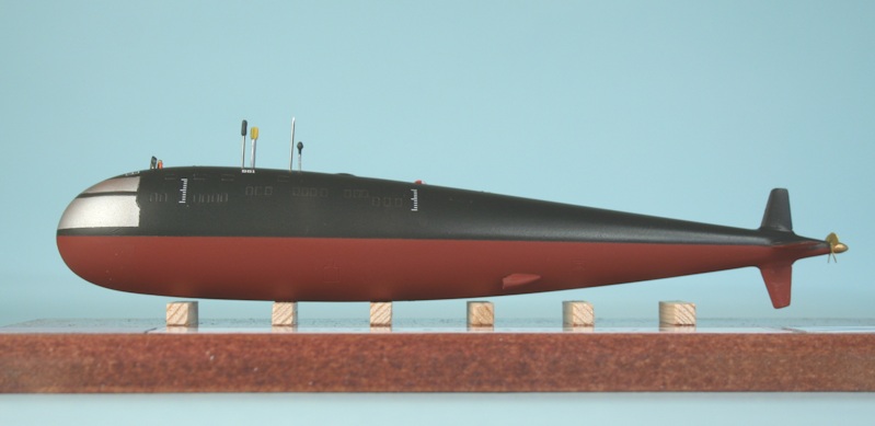 MikroMir 350-023 Soviet Military Submarine Project 673 1/350 Scale Model Kit