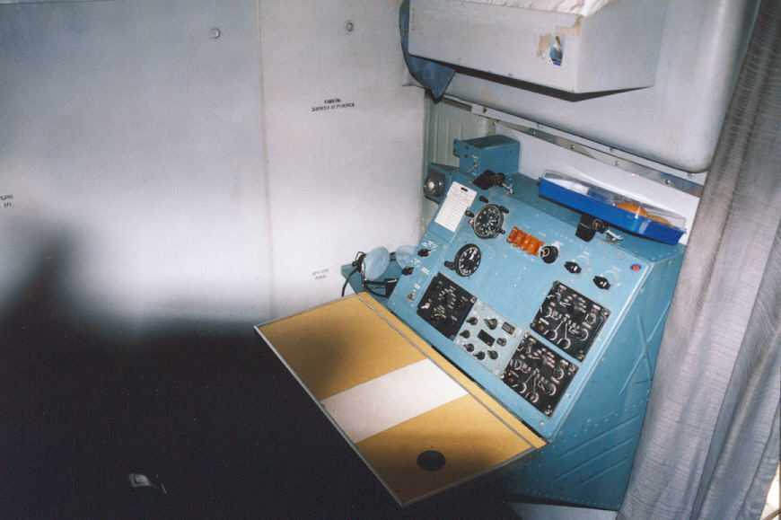 An-74_cockpit_06.jpg