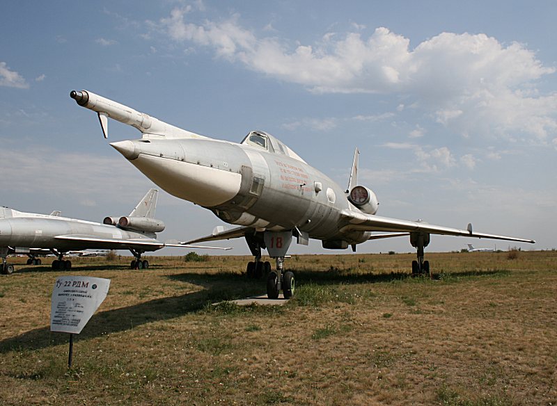 PE model 1/144 Tu-22 UD 'Blinder D' Soviet training bomber Details about   Mikro-mir 144-025 
